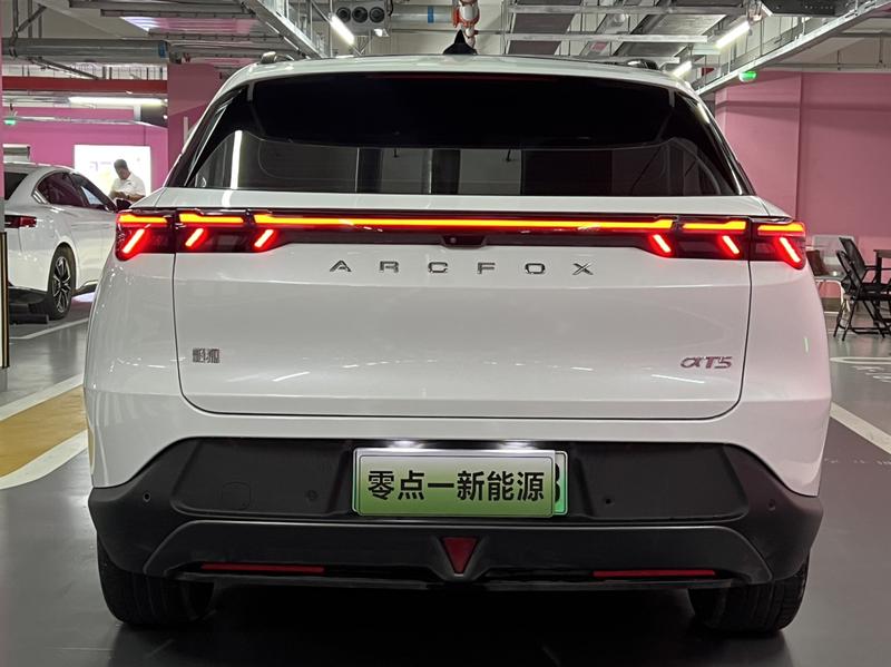BAIC Arcfox Alpha T5, 2025 — фото 6 из 12