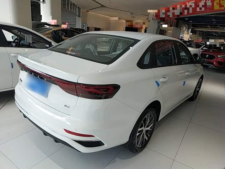 Geely Emgrand, 2025 — фото 7 из 9