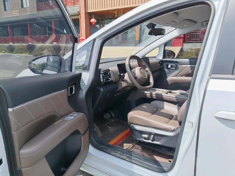 Wuling Starlight 730 Hybrid/EV, 2025 — фото 7 из 9