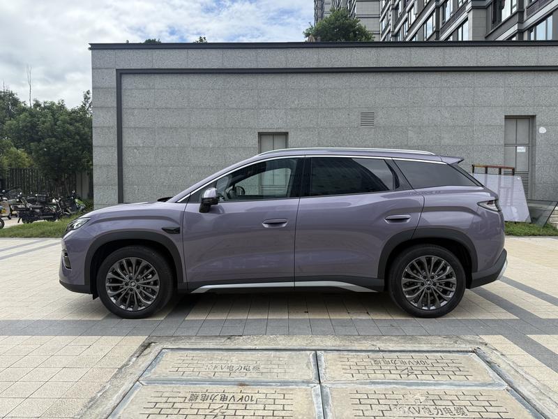 BYD Song Ultra EV, 2026 — фото 4 из 12