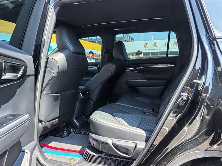 Toyota Crown Kluger, 2023 — фото 3 из 3