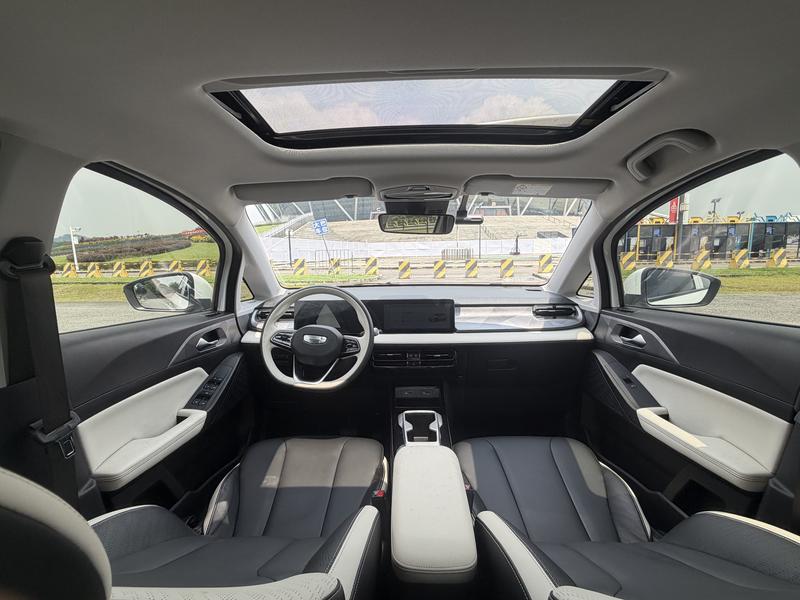 Geely Geometry E Firefly, 2023 — фото 8 из 12