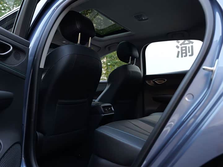 BYD Seal 05 DM-i Hybrid, 2025 — фото 8 из 9