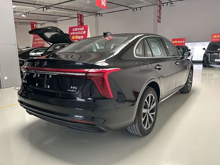 Hongqi H5 Hybrid, 2025 — фото 9 из 9