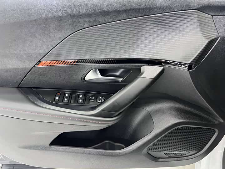 Peugeot 2008, 2022 — фото 8 из 9