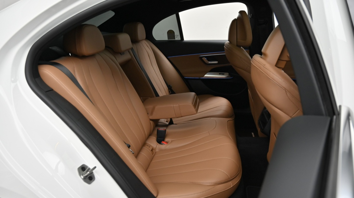 Mercedes-Benz E-Class, 2025 — фото 11 из 12