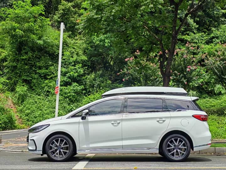 BYD Song Max Hybrid, 2022 — фото 5 из 9