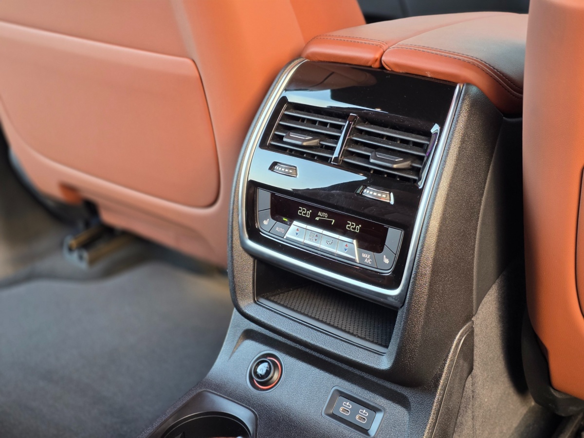 BMW X7, 2025 — фото 12 из 12