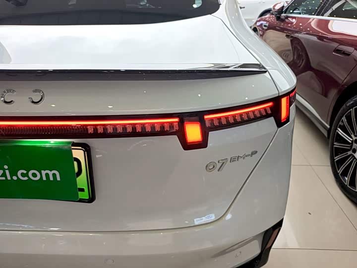 Lynk & Co 07 EM-P Hybrid, 2025 — фото 8 из 9