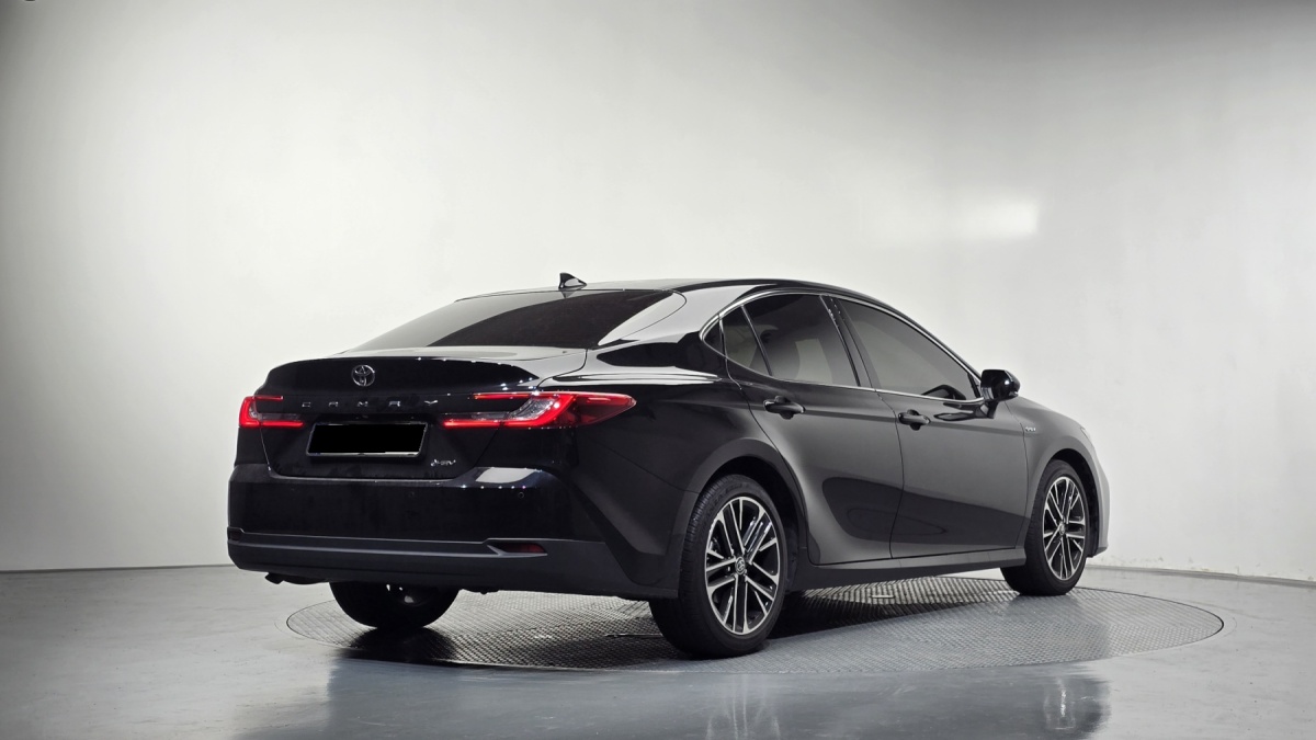 Toyota Camry, 2024 — фото 2 из 12