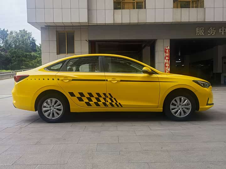 Changan Eado EV, 2026 — фото 4 из 9