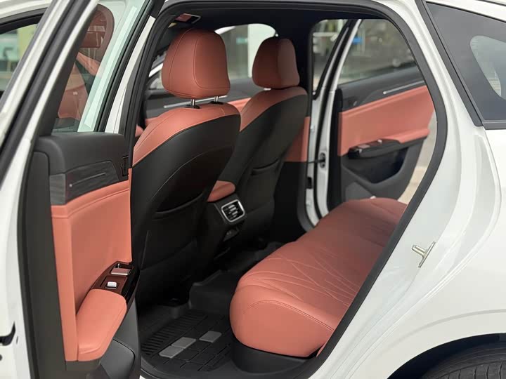 Geely Galaxy L6, 2026 — фото 5 из 9