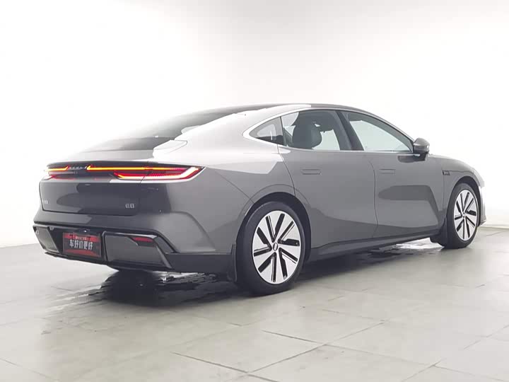 Geely Galaxy E8, 2024 — фото 2 из 9