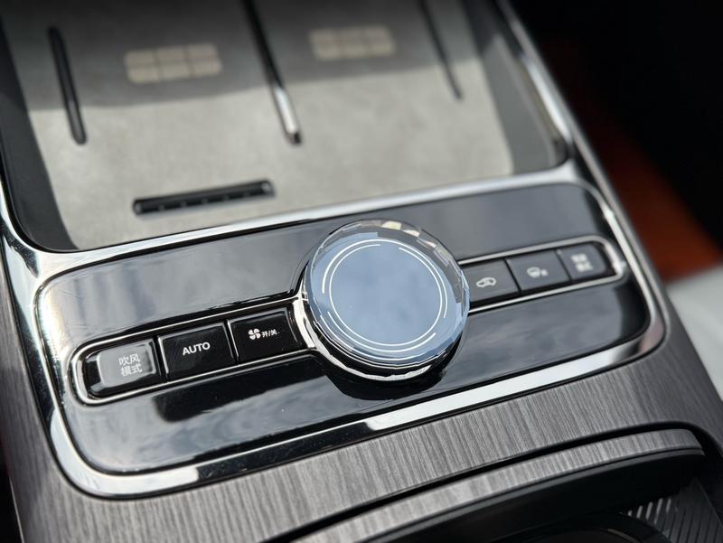 Geely Galaxy E8, 2025 — фото 7 из 11