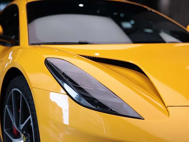Lotus Emira, 2023 — фото 2 из 9