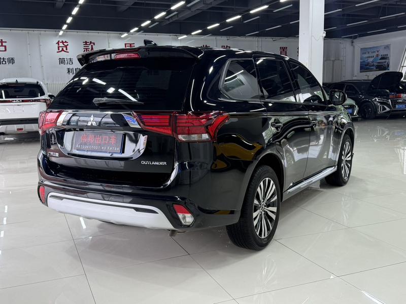 Mitsubishi Outlander, 2022 — фото 6 из 12