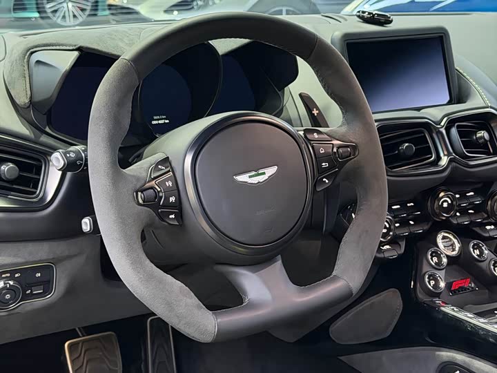 Aston Martin V8 Vantage, 2022 — фото 7 из 9