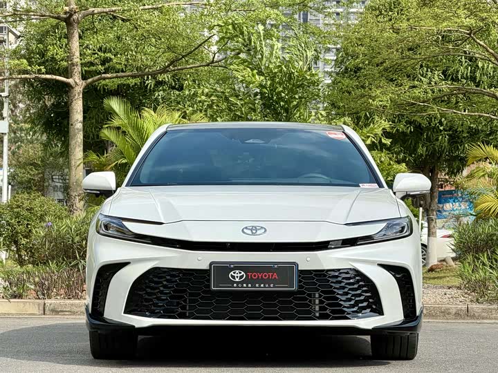 Toyota Camry, 2025 — фото 2 из 9