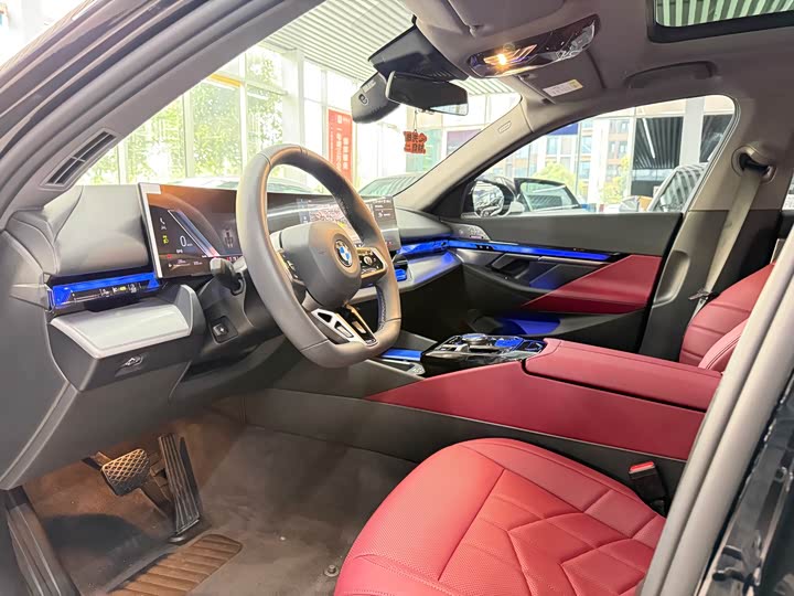 BMW 5 Series, 2025 — фото 8 из 9