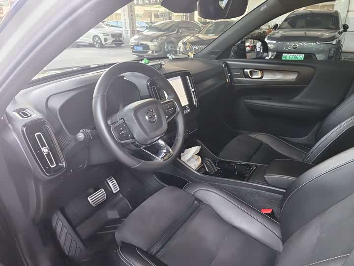 Volvo XC40 EV, 2022 — фото 6 из 9