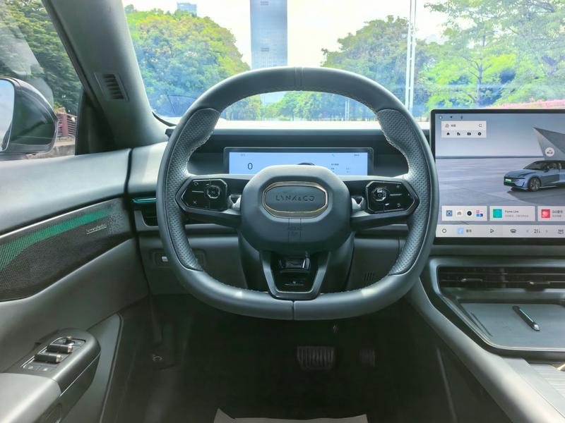 Lynk & Co 07 EM-P Hybrid, 2024 — фото 11 из 12