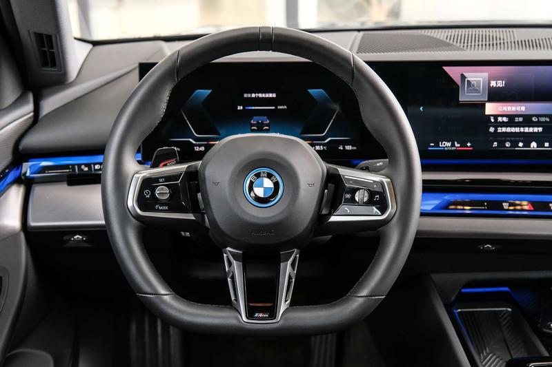 BMW i5, 2025 — фото 7 из 9