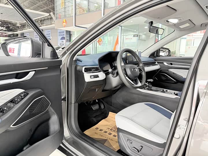 Geely Emgrand, 2022 — фото 4 из 9