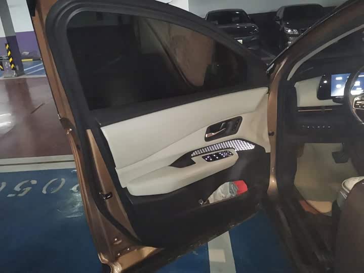 Nissan Ariya EV, 2023 — фото 7 из 9