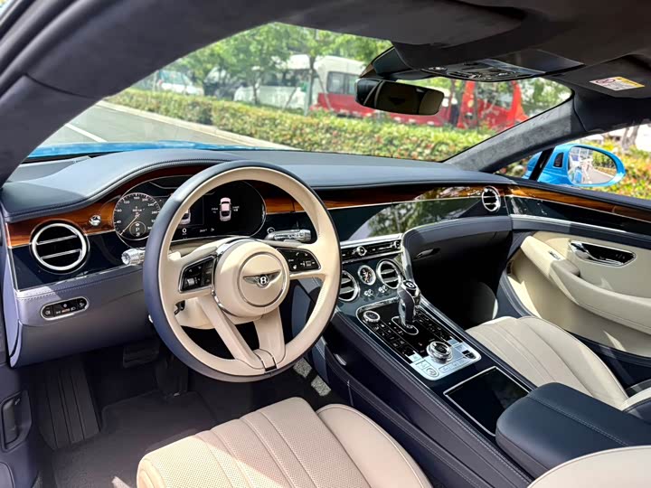 Bentley Continental GT, 2023 — фото 4 из 9