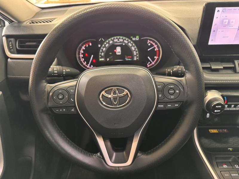 Toyota RAV4, 2023 — фото 12 из 12