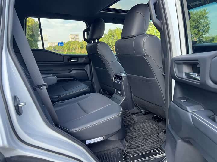 Toyota Prado, 2025 — фото 8 из 9