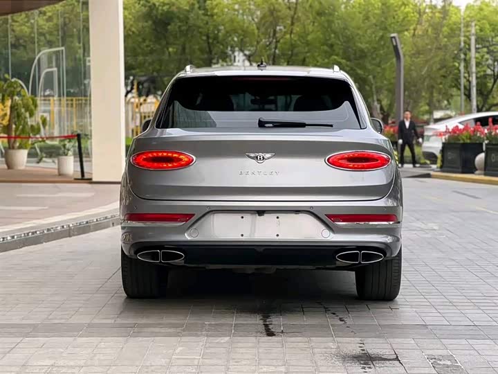 Bentley Bentayga, 2022 — фото 4 из 9