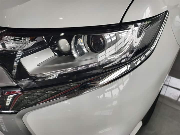 Mitsubishi Outlander, 2022 — фото 3 из 9