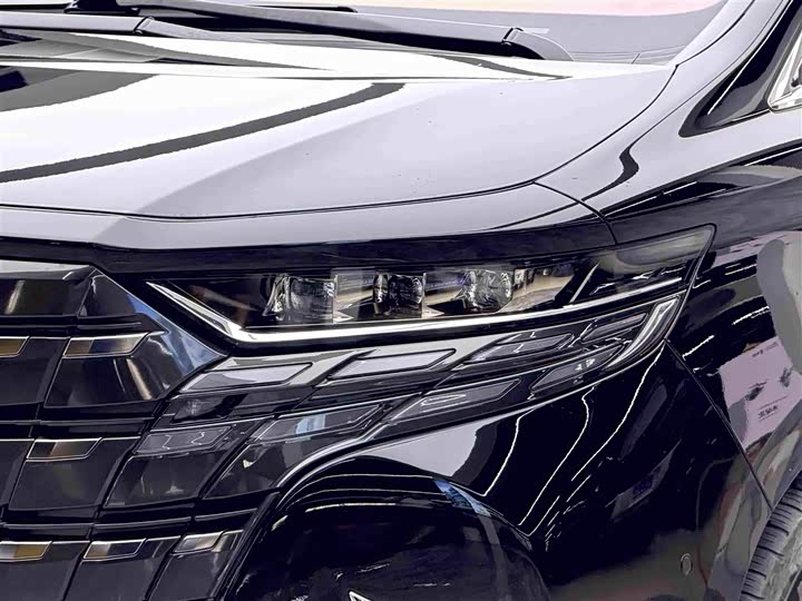 Toyota Alphard, 2023 — фото 3 из 9