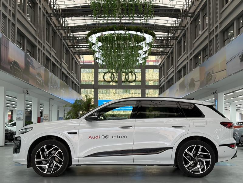 Audi Q6L e-tron, 2025 — фото 3 из 12