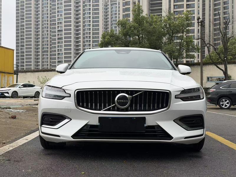 Volvo S60, 2025 — фото 2 из 10