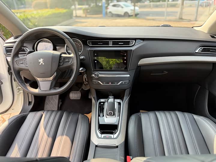 Peugeot 408, 2022 — фото 6 из 9