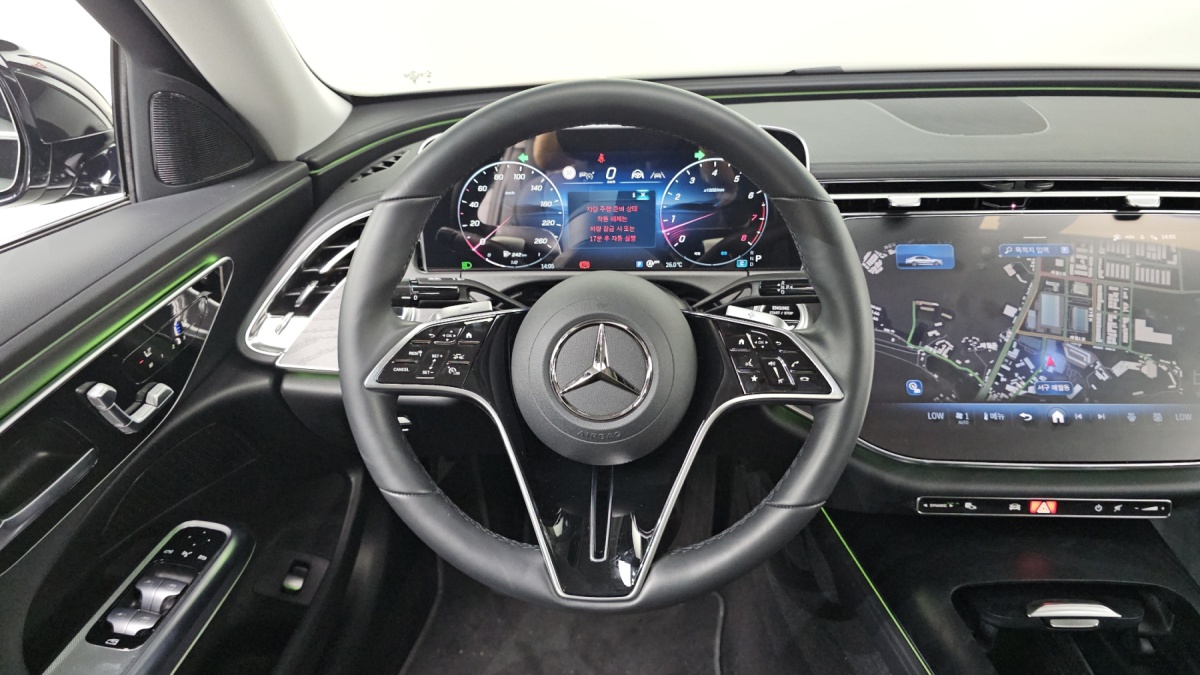 Mercedes-Benz E-Class, 2024 — фото 12 из 12