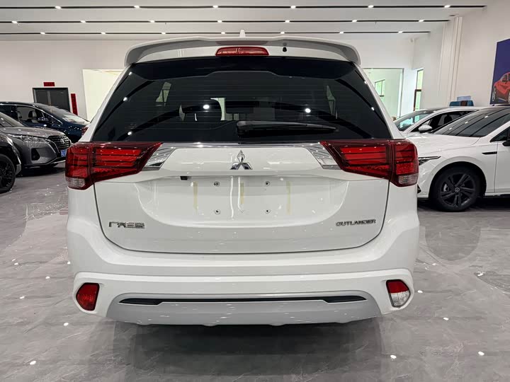 Mitsubishi Outlander, 2022 — фото 5 из 9