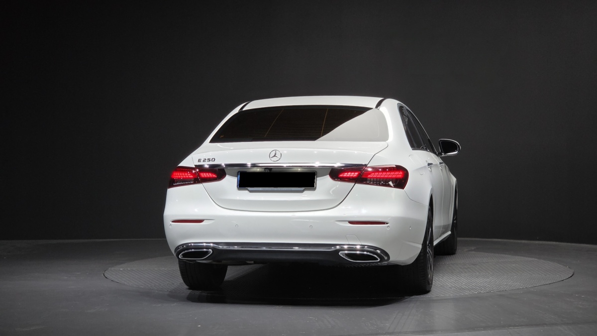 Mercedes-Benz E-Class, 2021 — фото 4 из 12