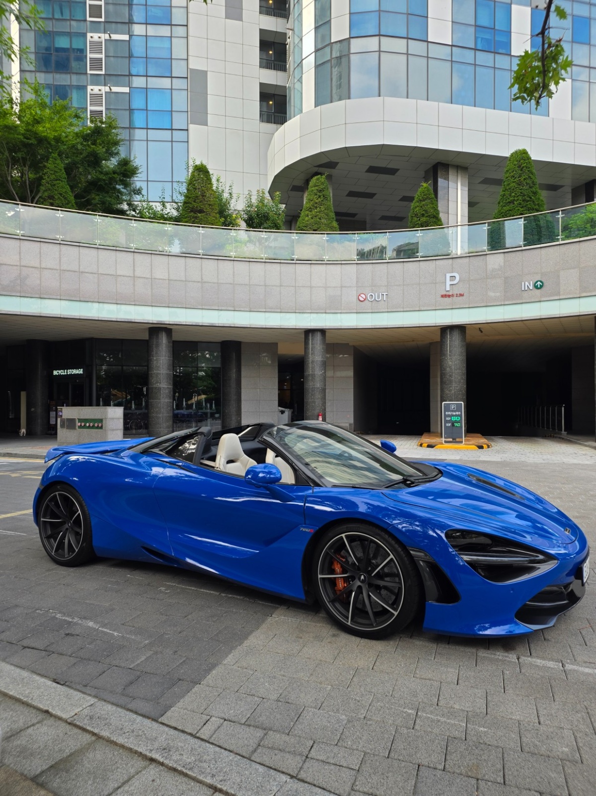 McLaren 720S, 2022 — фото 11 из 12