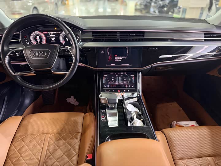 Audi A8, 2023 — фото 6 из 9
