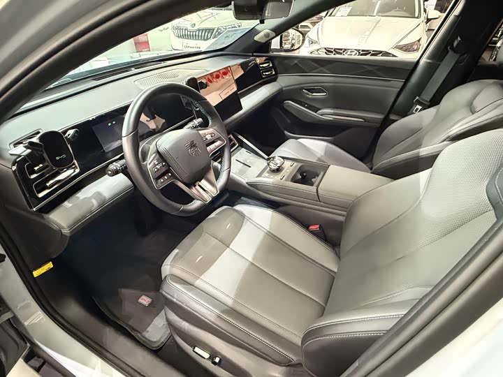 BYD Qin L, 2025 — фото 6 из 9