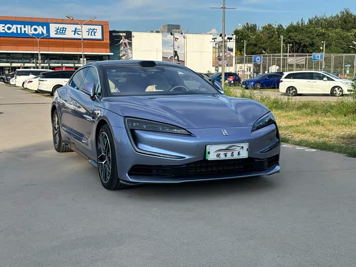 BYD Yangwang U7, 2025 — фото 3 из 9