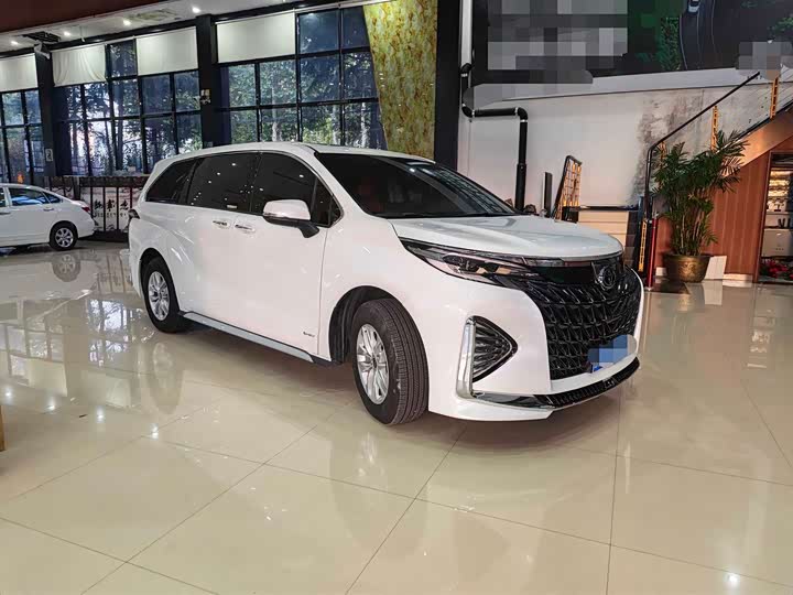 Toyota Granvia, 2025 — фото 2 из 9