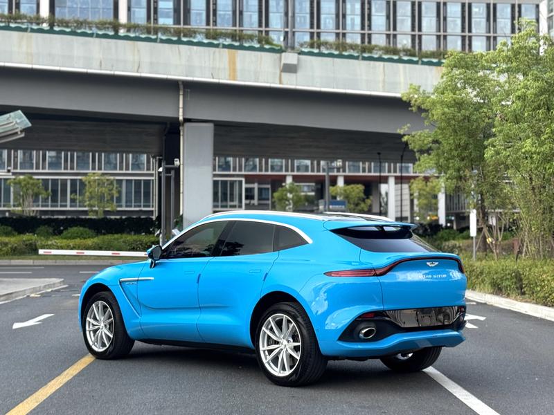 Aston Martin DBX, 2022 — фото 4 из 12