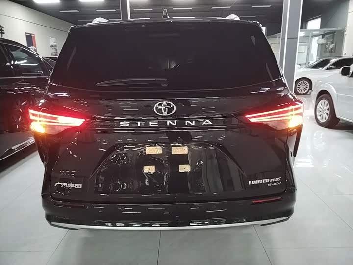Toyota Sienna, 2025 — фото 6 из 9