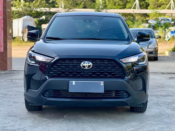 Toyota Corolla Cross, 2022 — фото 2 из 9