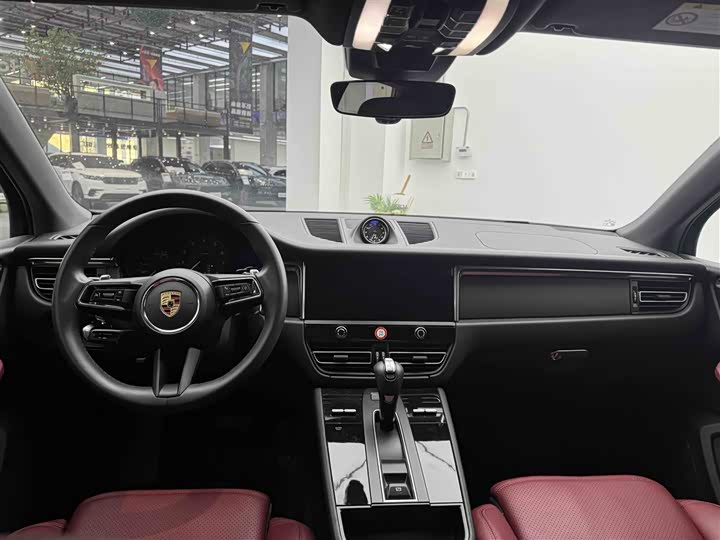 Porsche Macan, 2024 — фото 9 из 9