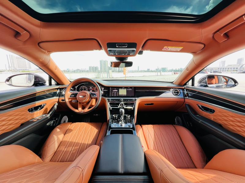 Bentley Flying Spur, 2021 — фото 6 из 12